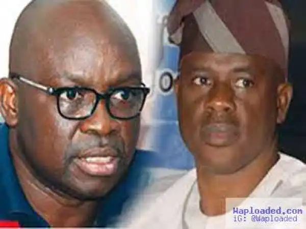 Obanikoro Allegedly Caught On Tape Loading Plane With N1.29b For Gov. Fayose